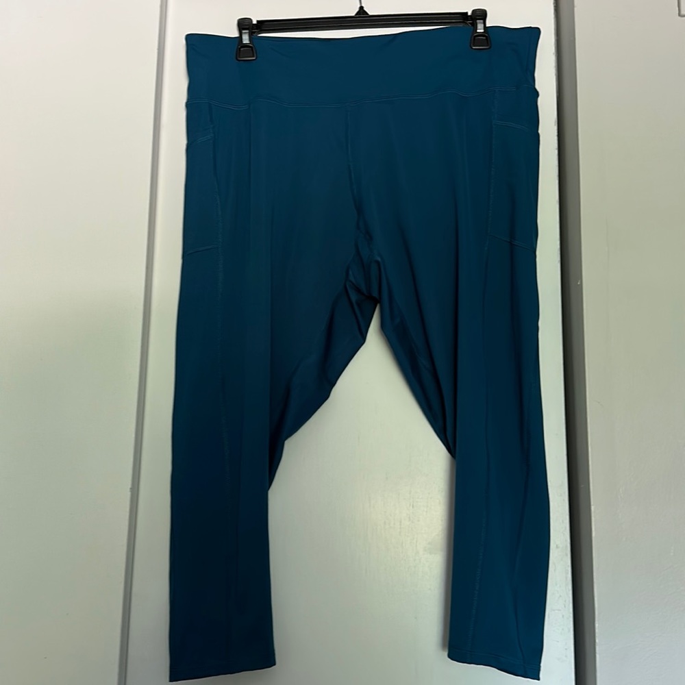Champion 3x Teal Capri Leggings with side pockets